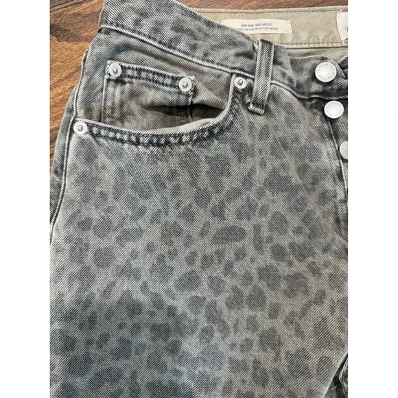 Universal Thread Grey Leopard Print Mid Rise 90s Baggy Jeans Size 6 Button Fly - Picture 12 of 16